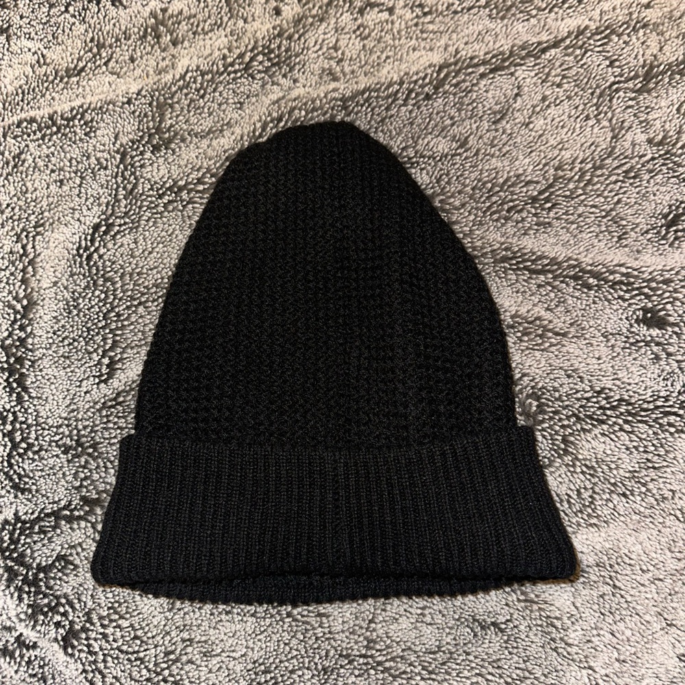 NWT Chanel Black beanie hat with gold sequins - Picture 3 of 6